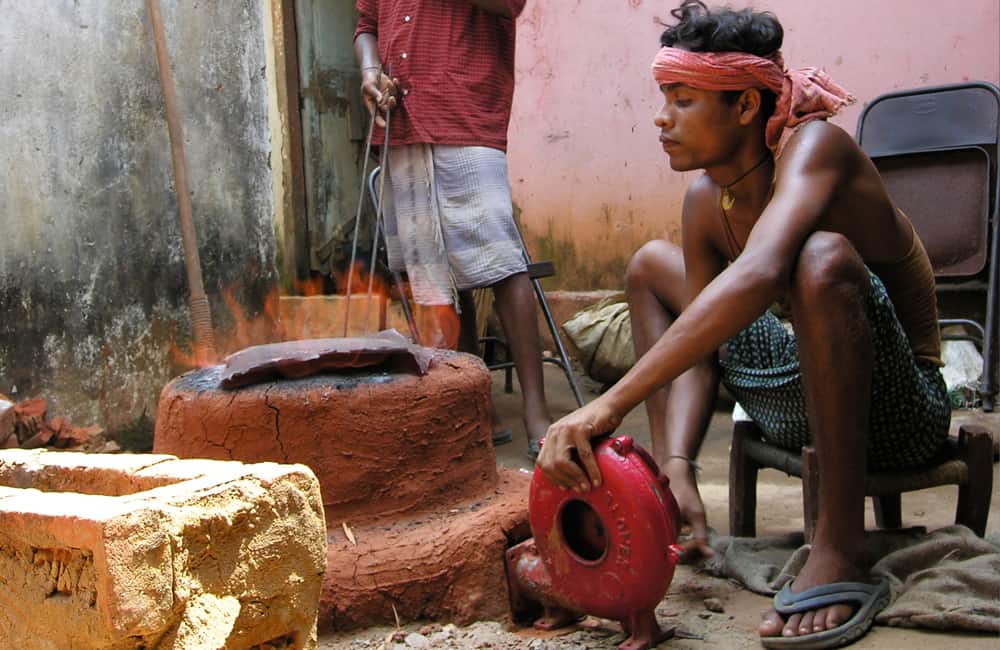 Stoking furnace for making dhokra artifacts