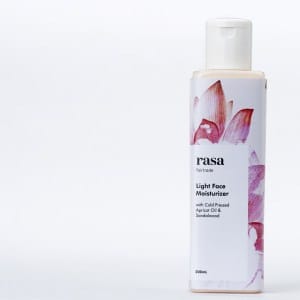 Light face moisturizer with cold pressed apricot oil and sandalwood