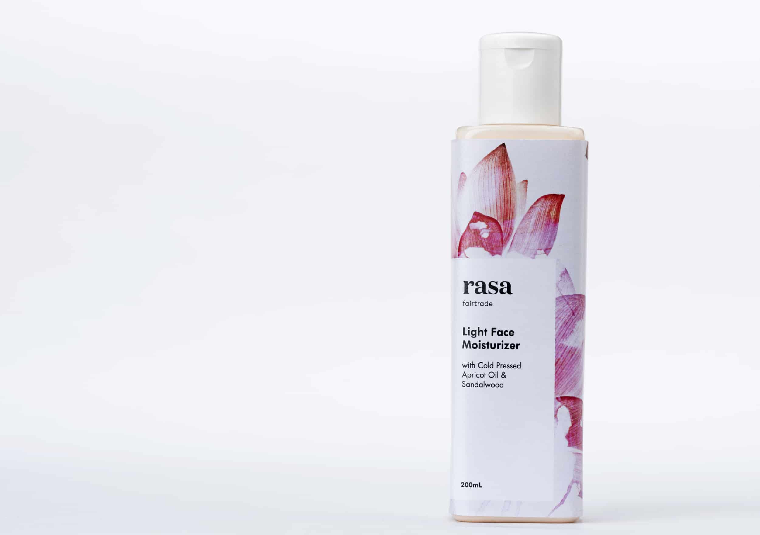 Light face moisturizer with cold pressed apricot oil and sandalwood